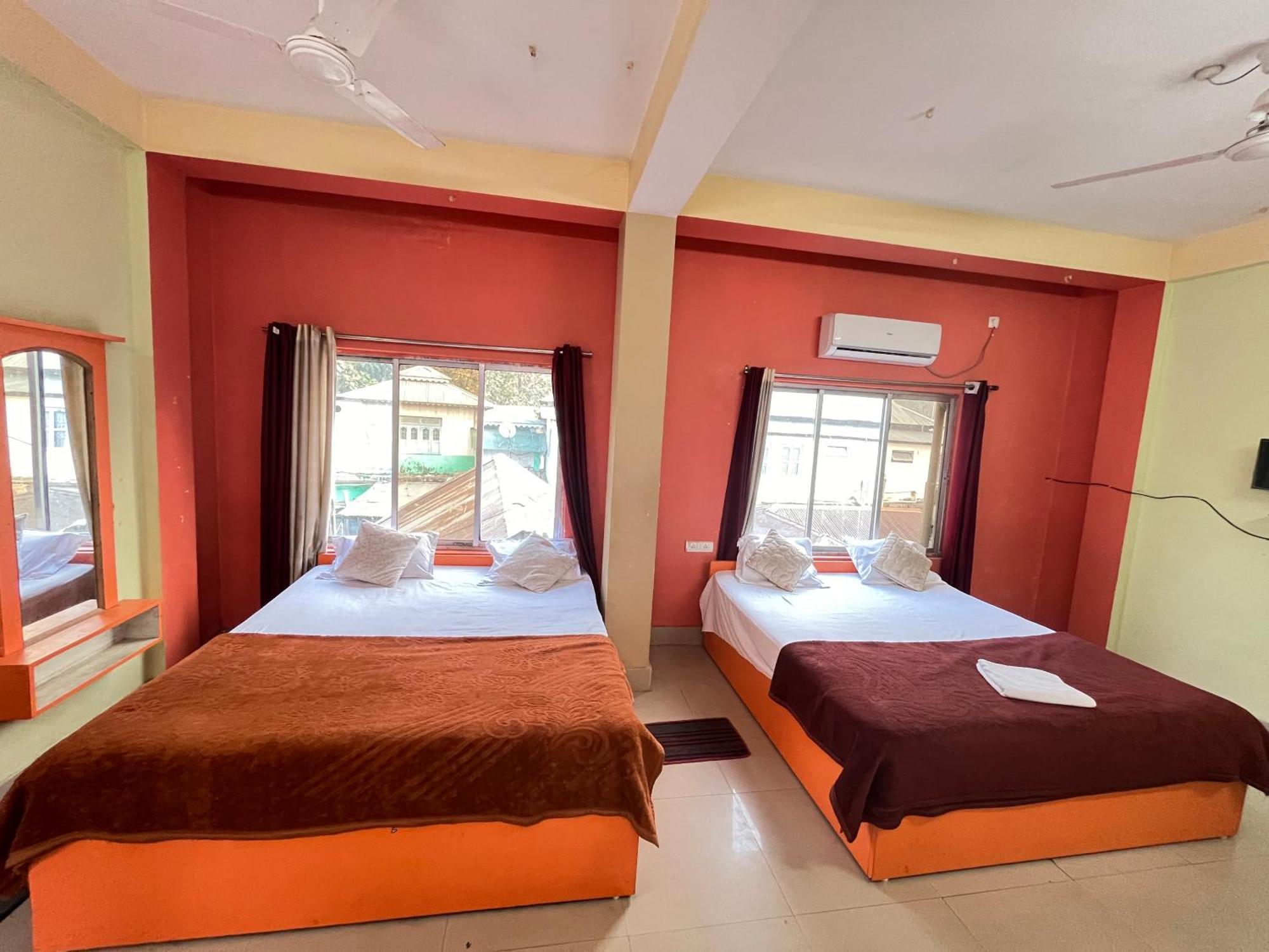 Green Earth Resort Lataguri Buitenkant foto